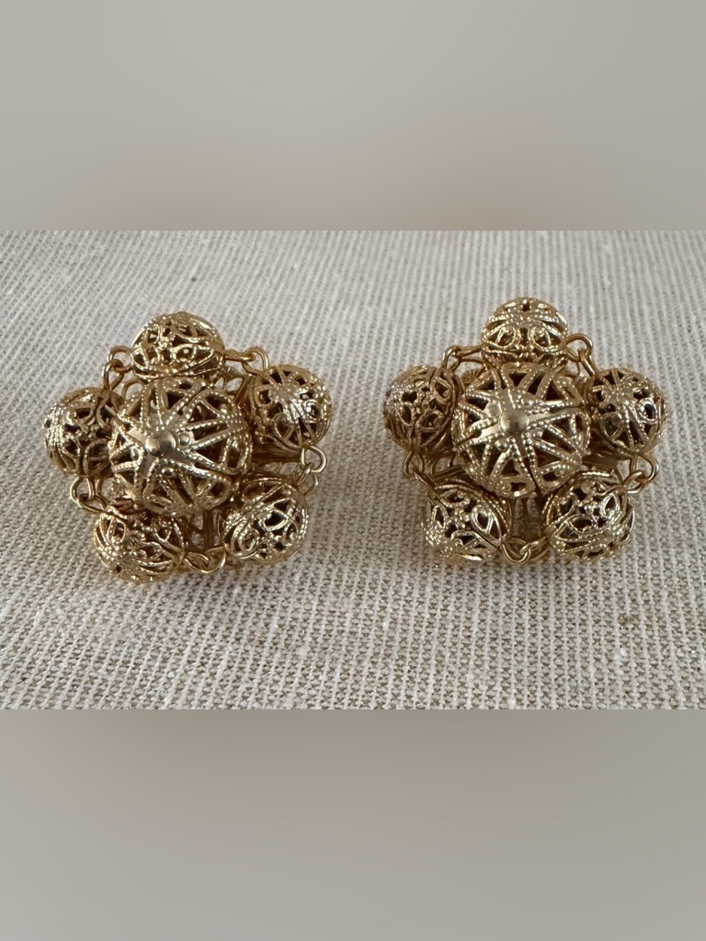 Vintage-Inspired Gold Filigree Cluster Clip Earrings - Gold
